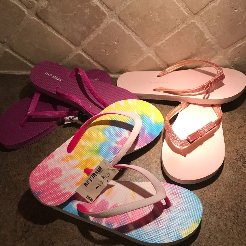 🔴 NWT Bundle Flip Flops